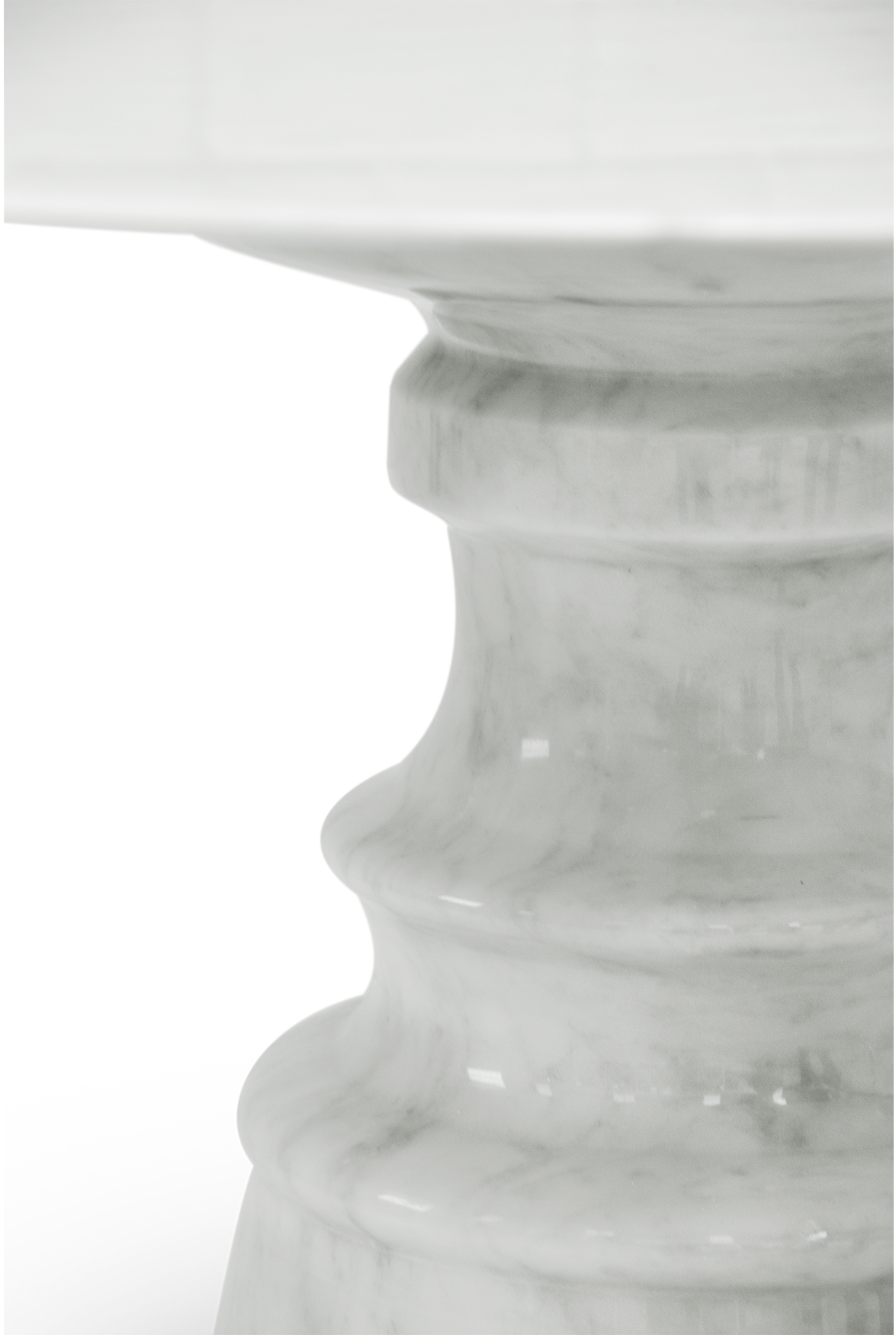 Tavolo Rotondo in Marmo Estremoz Obsidian Tavolo Rotondo in Marmo Estremoz Obsidian