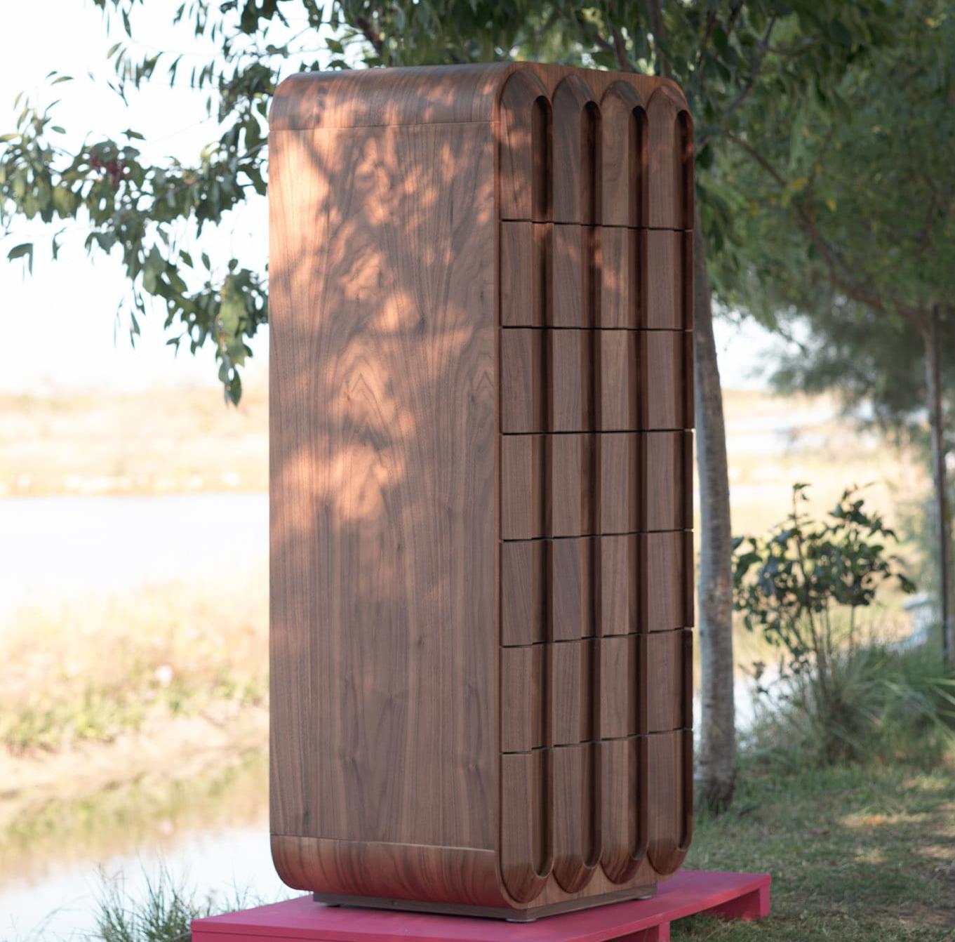 Cassettiera Elegante in Legno