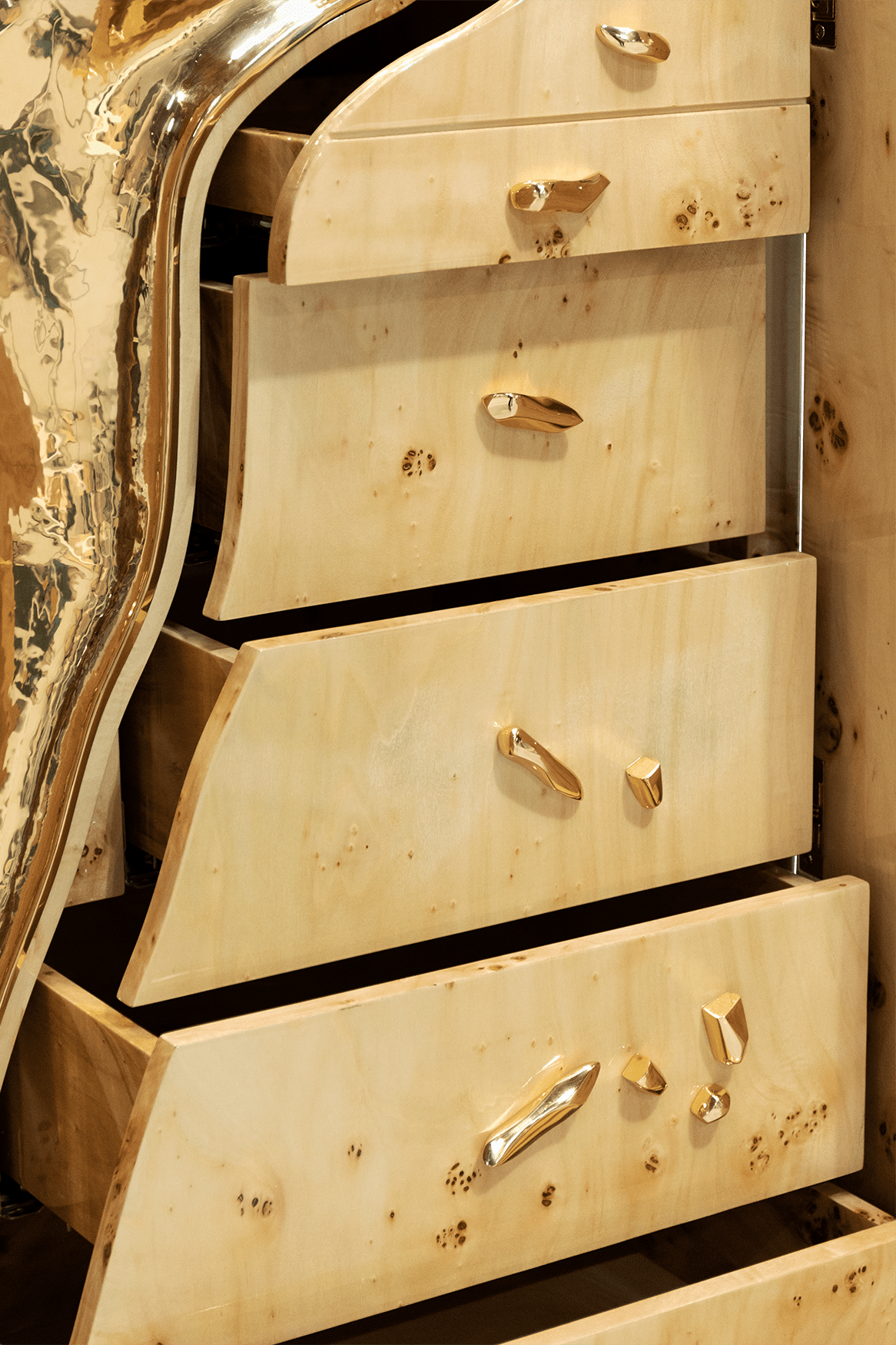 Mobile in Pioppo Fissure Mobile in Pioppo Fissure