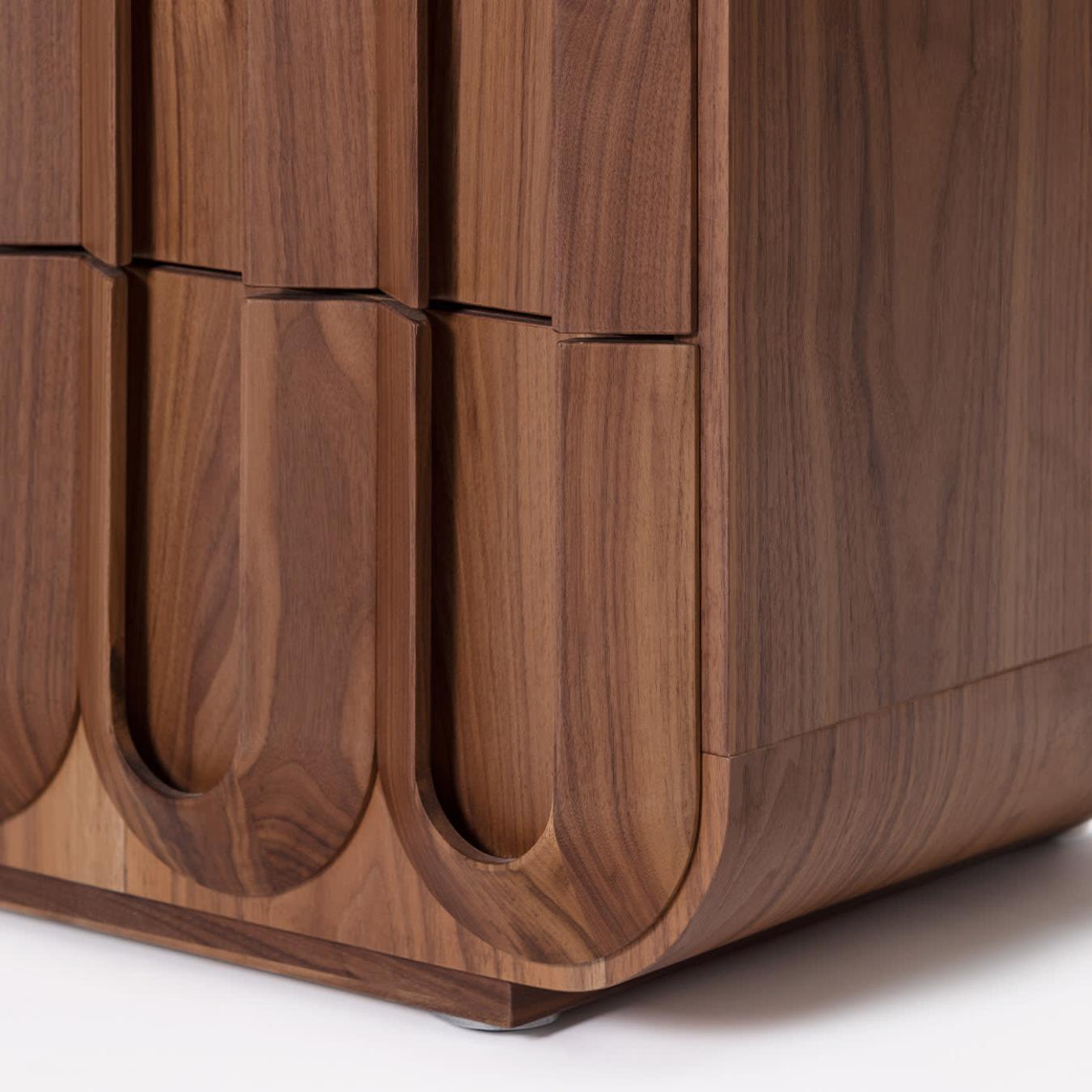 Cassettiera Elegante in Legno