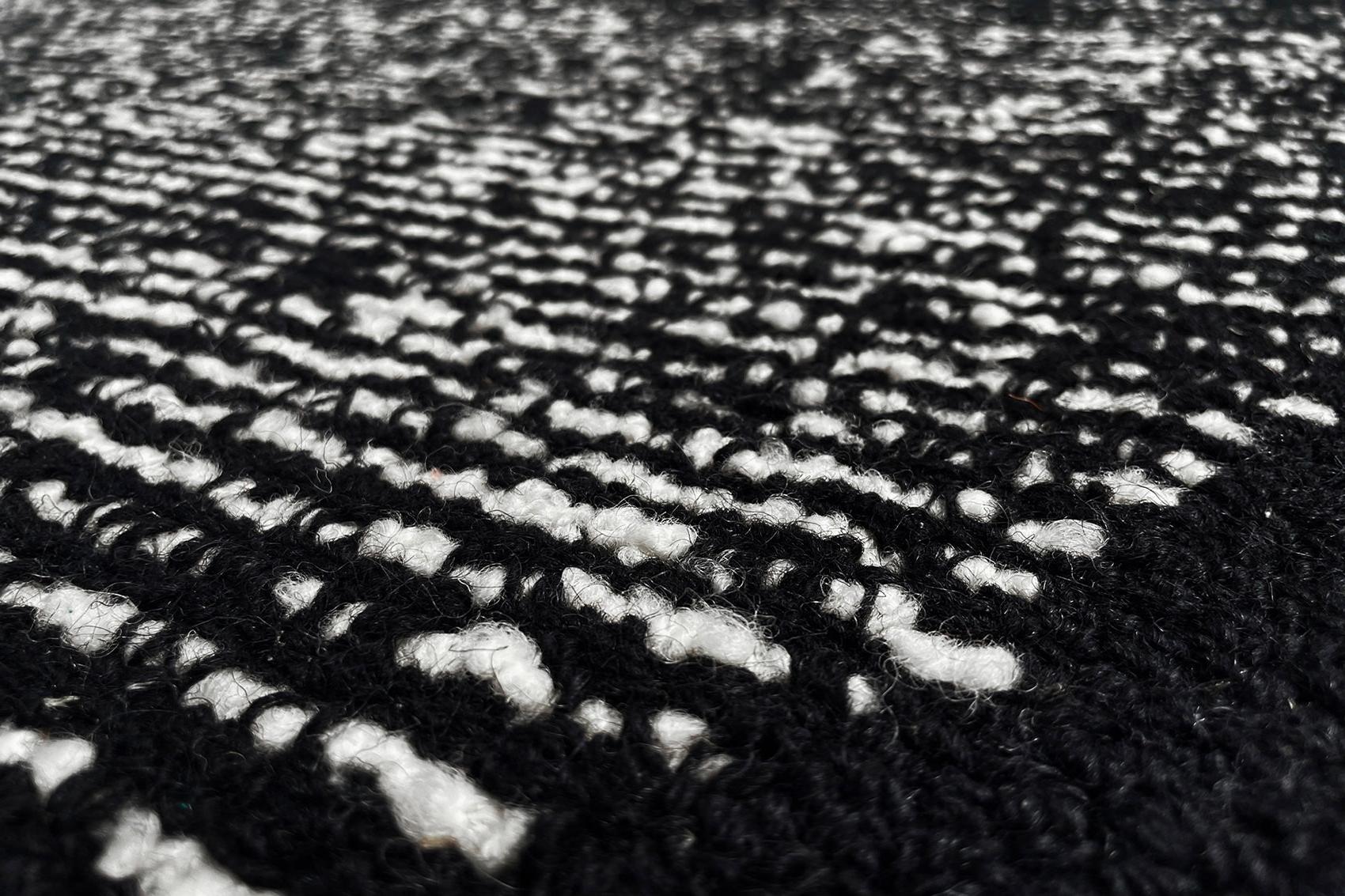 Tappeto Cocoon 2 Bianco/Nero | Misura: 250 × 350 cm Tappeto Cocoon 2 Bianco/Nero | Misura: 250 × 350 cm